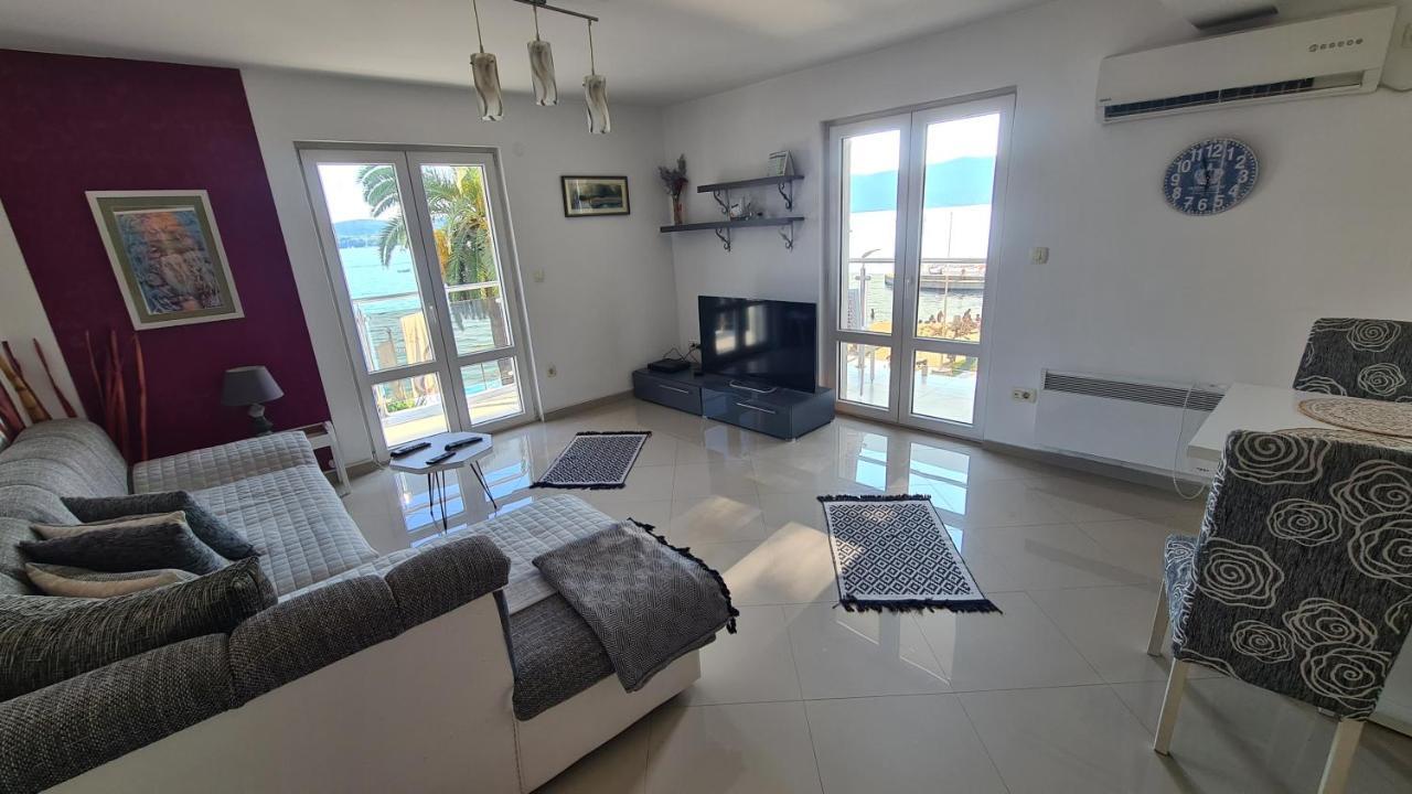 Chic Apartment In The City Center By The Sea Tivat Exterior foto
